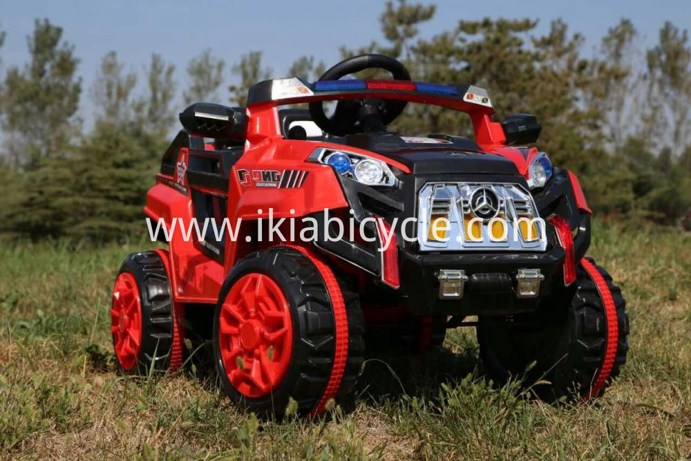 Djeca vožnja automobilom s daljinskim upravljačem
