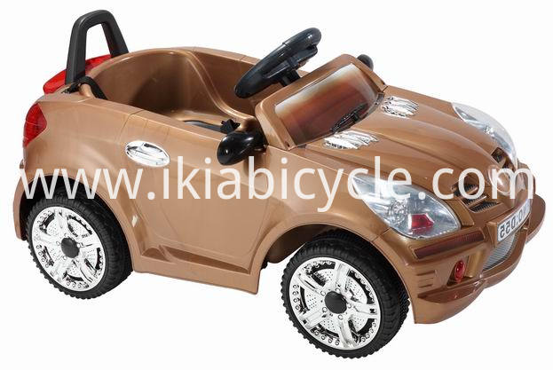 Dječji automobil s baterijom s glazbom